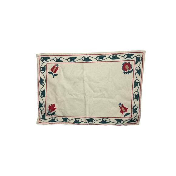 Williams-Sonoma Other - Williams-Sonoma Floral Embroidered Cotton Table Runner - 20 in x 14 in